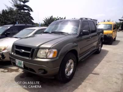 A picture of FORD EXPLORER FIRST BODY Untouched engine