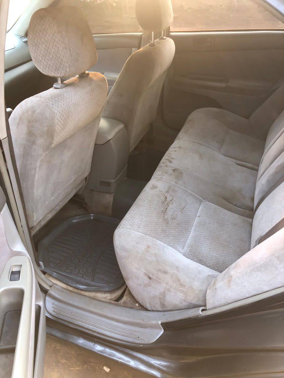 A picture of 04 Toyota Camry. 08035167593