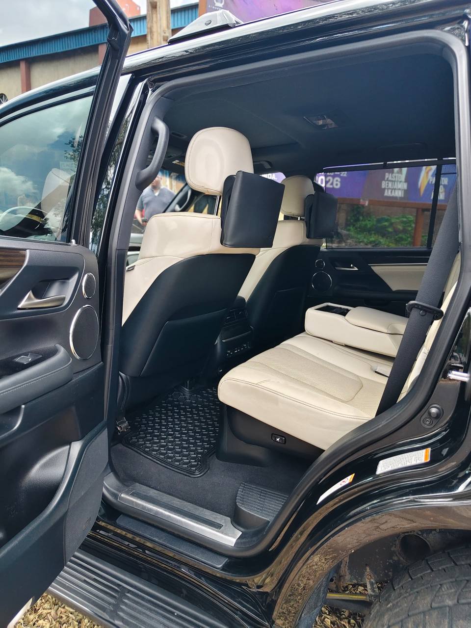 A picture of Lexus Lx570