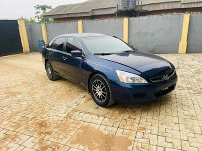A picture of Honda Accord 2004