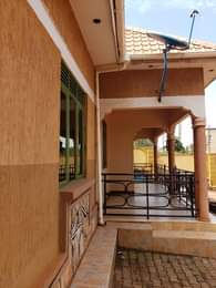 A picture of Mutundwe Nalumunye house on quick sale at 170m shs Has