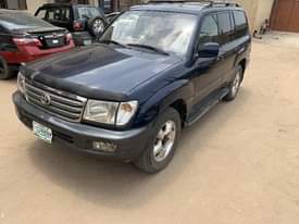 A picture of Toyota land cruiser 2006 model
