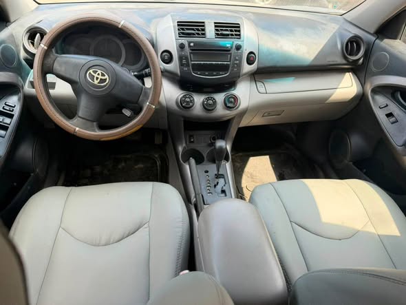 A picture of Toyota RAV4 2007