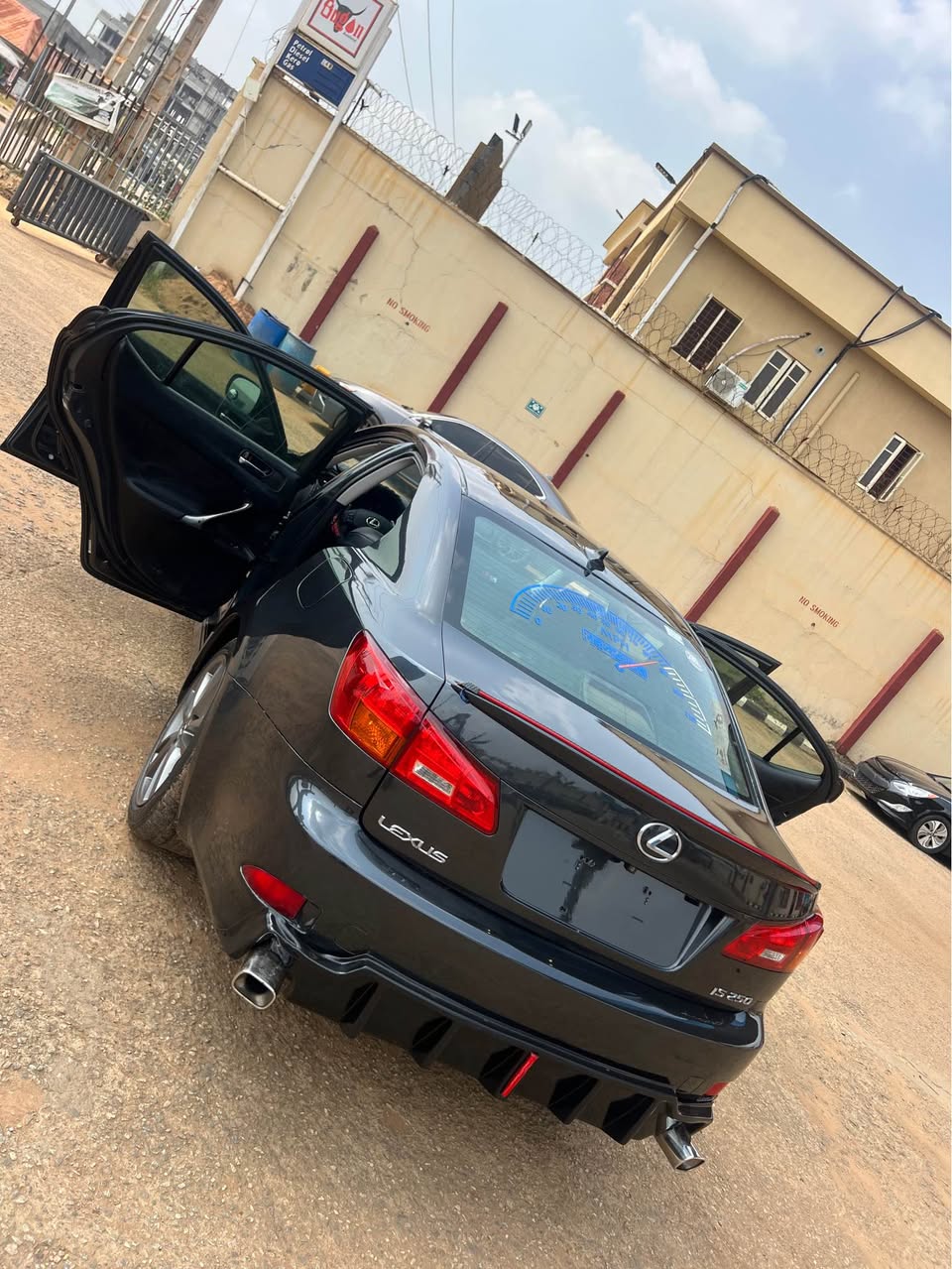 A picture of Lexus is250 08122733790