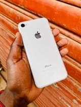 A picture of iPhone 7 32 Gb at 250k