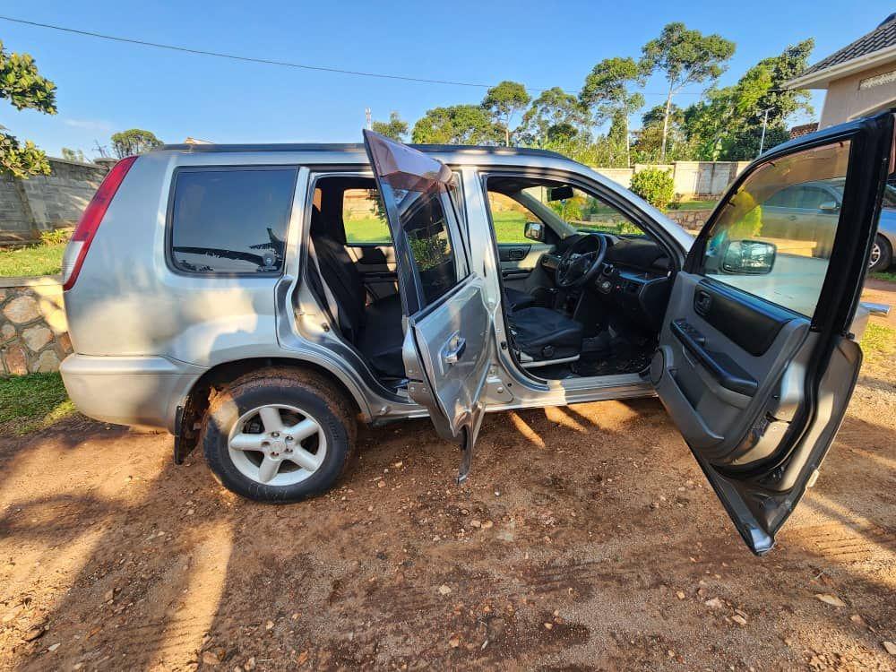 A picture of 2005 Nissan x trail