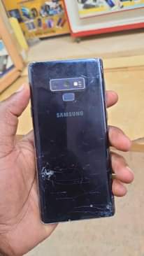 A picture of Samsung note 9