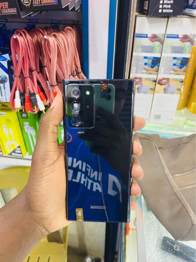 A picture of Note 20 Ultra at 780k Note 10 5G at 550k
