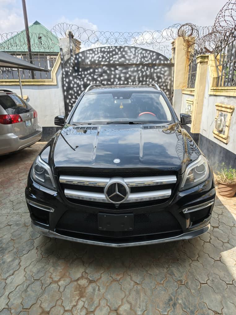 A picture of Gl 550 2015 full option direct tokunbo 360 degree camera