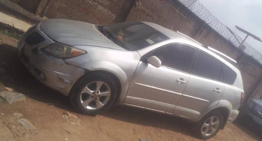 A picture of Fastest finger Pontiac vibe 04 Engine Gear AC need attention