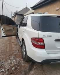 A picture of Ml350 4matic 06