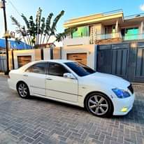 A picture of Toyota crown Athlete
