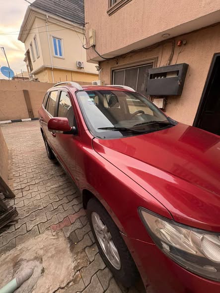 A picture of PURE TOKUNBO STANDARD HYUNDAI SANTA FE 2010