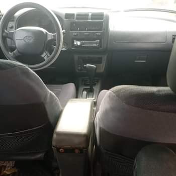 A picture of Toyota RAV4 2000 model v4