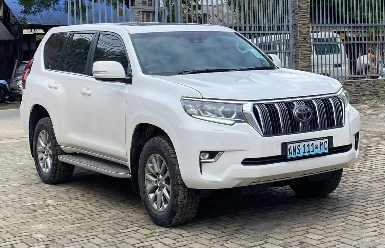 A picture of PRADO VXL