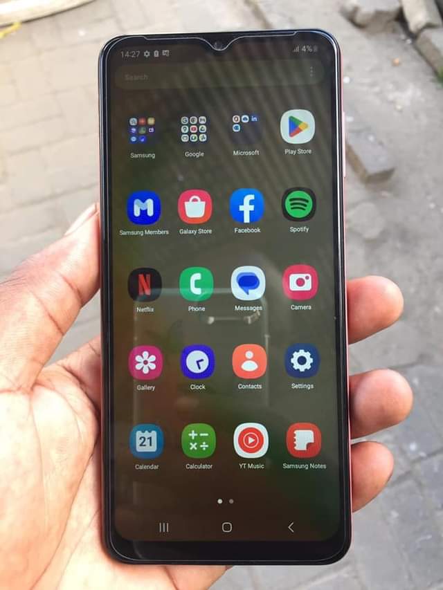 A picture of Samsung a04s 64gb ram 4 camera kali sana Tsh 160
