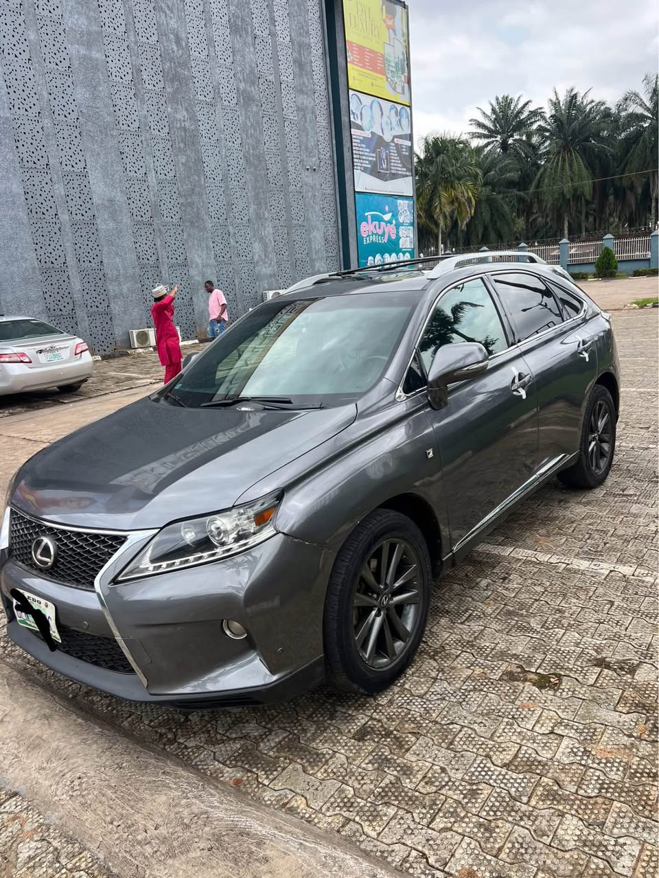A picture of LEXUS RX350 F Sport 2013 Model First Body