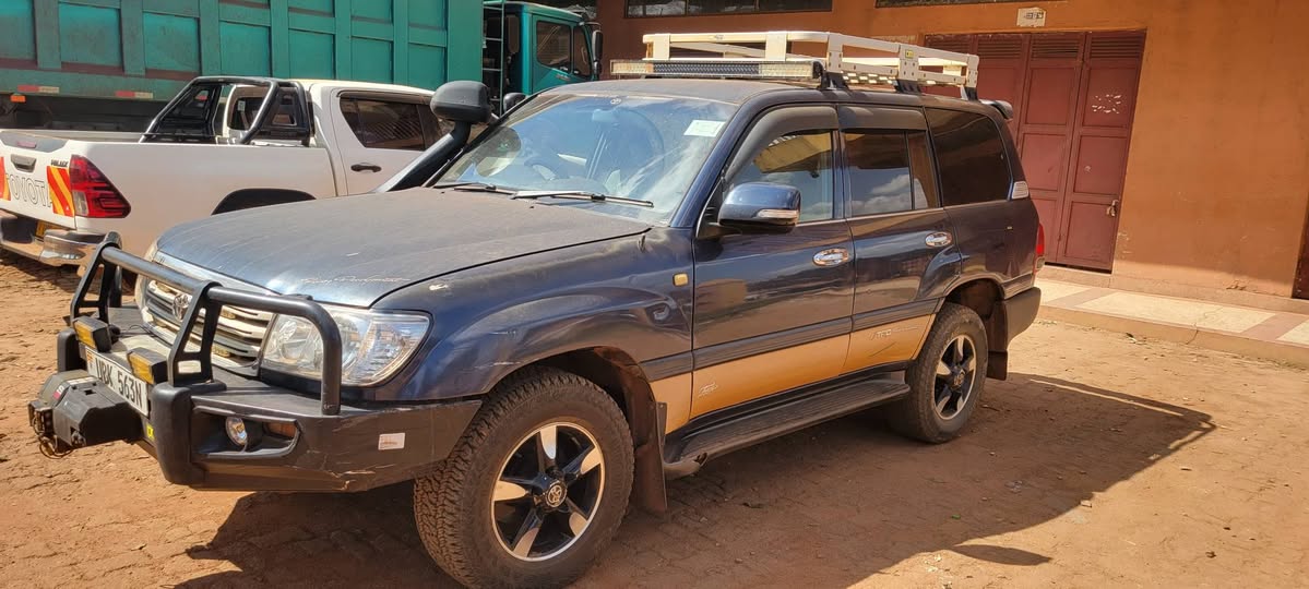 A picture of TOYOTA LANDCRUISER HDJ 100