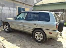 A picture of Toyota rav4 Engine and Gear working perfectly well First body