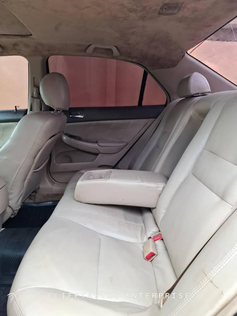 A picture of Honda Accord 05