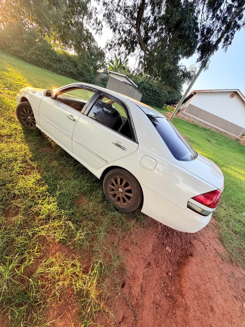 A picture of 2004 Toyota mark 2 grand