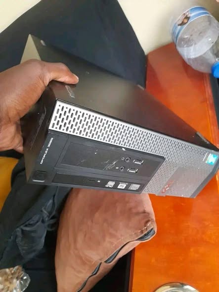 A picture of Dell desktop i5