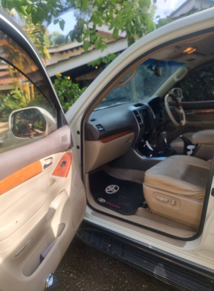 A picture of Land cruiser prado petrol very powerful 3400cc 2006 model