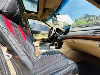 A picture of 010 Honda Accord