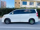 A picture of TOYOTA NOAH