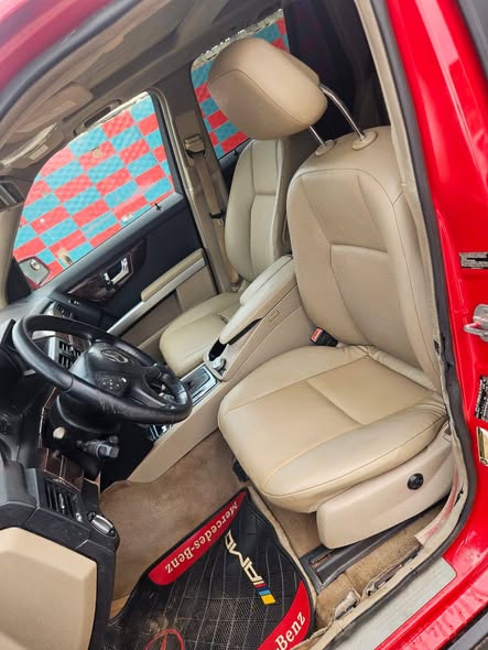 A picture of NIGERIA USE MERCEDES BENZ GLK350 2011 MODEL V6