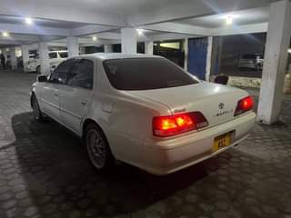 A picture of TOYOTA CRESTA