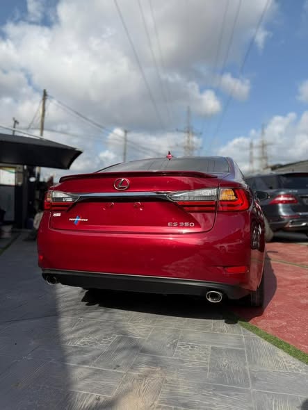 A picture of Hot Deal Registered 2013 Lexus ES 350 Clean Smooth Well