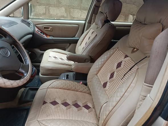 A picture of Awoof dealer deal Rx300 2000 model Engine gear and AC