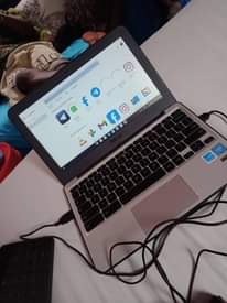 A picture of Asus chromebook min