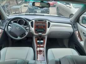 A picture of Toyota Highlander 2006 Model Nigeria Use Accident Free Good Engine