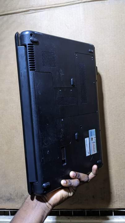A picture of Compac ram 2gb HDD 16gb betry bovu Bei 125000 nipigie
