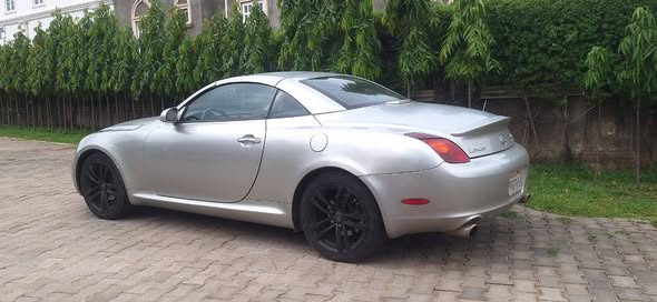 A picture of Distress Unregistered 2005 Lexus SC430 Untampered 4 3l V8 engine