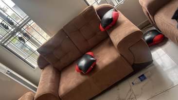 A picture of House hold items for sale