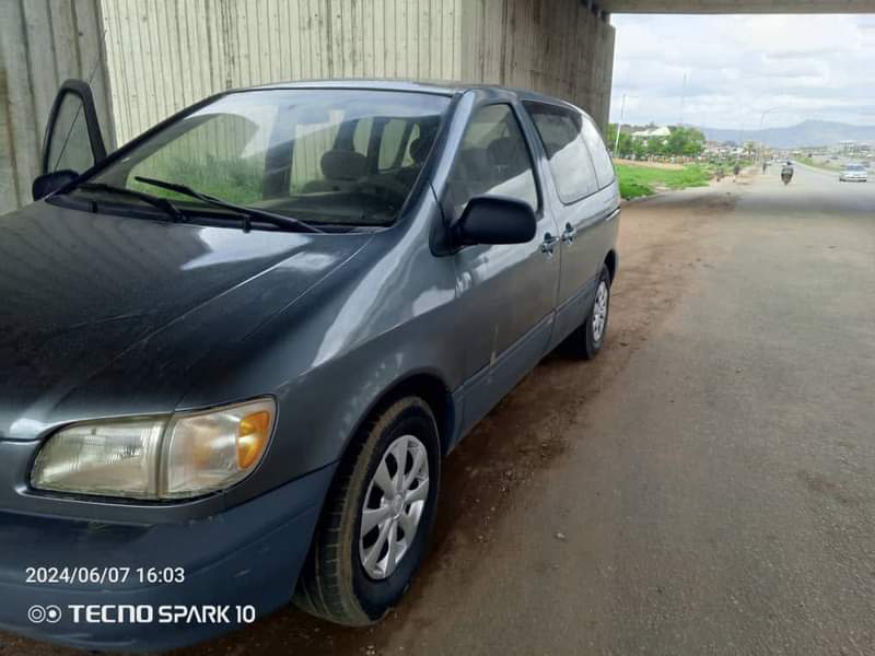 A picture of 2002 Toyota sienna for sale Untampered engine untouched gear and