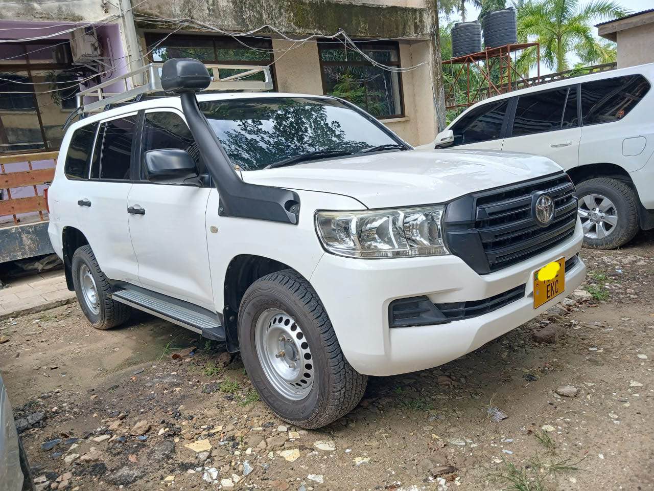 A picture of TOYOTA LANDCRUISER EKC PRICE 175M 0765242424 Call WhatsApp INSTAGRAM Magari