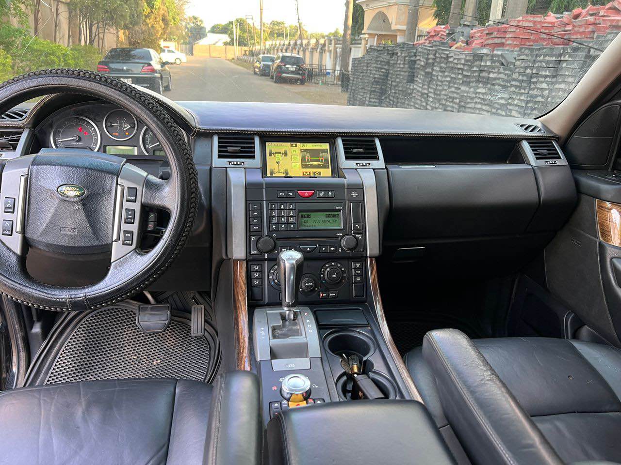 A picture of EXTREMELY CLEAN 2009 MODEL RANGE ROVER SPORT HSE Untampered engine