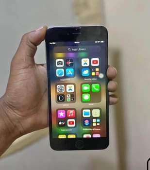 A picture of iPhone 6s Plus 128gb 100