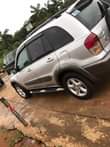 A picture of Clean Nigerian Used Toyota Rav 4 2000 Repainted Super clean