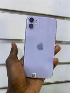 A picture of iPhone 11 64gb faceid working clean no messages 1 15M