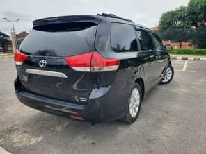 A picture of 2011 Toyota sienna tokumbo Limited with panoramic and keyless Double