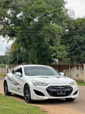 A picture of EXTREMELY SHARP HYUNDAI GENESIS RS 2013 MODEL TURBO 2 0T