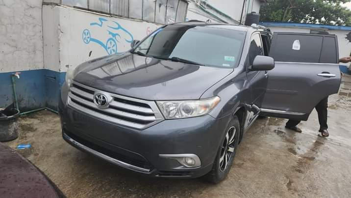 A picture of DISTRESS SALE ALERT FOREIGN USED TOYOTA HIGHLANDER 2012 2024 ENTRY