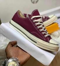 A picture of All star converse original Vans Original available size 40 45