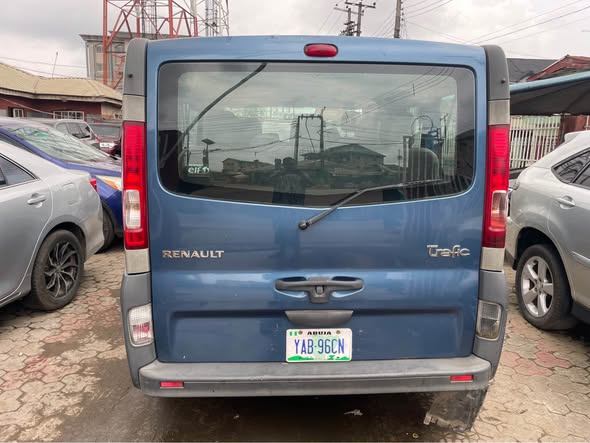 A picture of NIGERIAN USED 2013 RENAULT TRAFIC