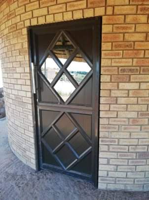 A picture of Glass and Aluminium